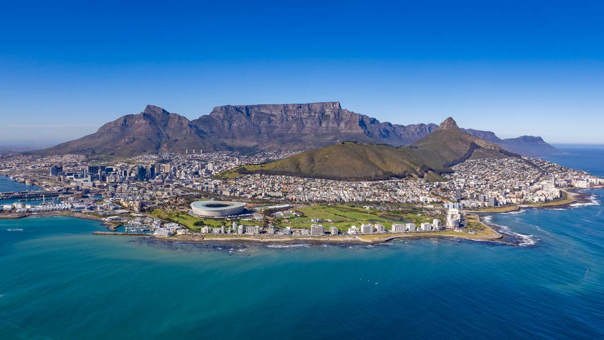 Cape Town offers dramatic landscapes, cultural vibrancy, and nearby wildlife safaris.